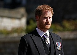 Harry được cho là hối hận vì cuộc phỏng vấn bom tấn trong khi Meghan có hành động "lấy lòng" vợ chồng chị dâu Kate