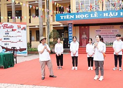 Học sinh vùng cao Bắc Giang ấn tượng với "ông giáo" Nguyễn Lân Dũng