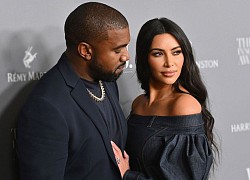 Kanye West chưa tháo nhẫn cưới