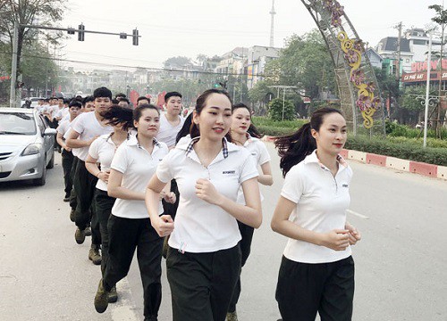 Nữ tân binh Công an miệt mài trên sân tập