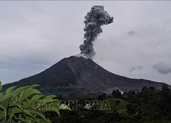 Núi lửa Sinabung tại Indonesia hoạt động mạnh