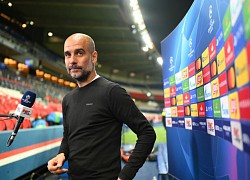 Pep nói gì trong giờ nghỉ với cầu thủ Man City