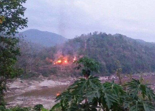 Quân đội Myanmar không kích phiến quân