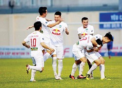 Xuân Trường nhận quà ý nghĩa ngày sinh nhật; Thua ngay trận ra mắt, HLV Hà Nội FC sẵn sàng ra đi