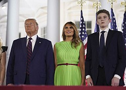 Barron Trump hiếm hoi lộ diện cùng cha mẹ với ngoại hình hiện tại chiếm trọn mọi sự chú ý