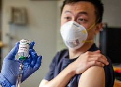 Dân không chịu tiêm vaccine 'nội địa', Bắc Kinh tặng trứng để thuyết phục