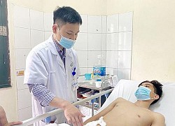 Đang cao trào nam thanh niên buộc phải ôm 'súng' lao vào viện