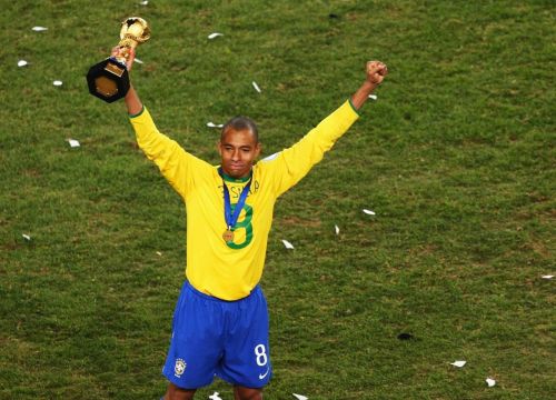 Gilberto Silva: Khi tình yêu bắt đầu từ chiếc radio