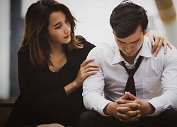 Vào công ty vợ làm, đến ngày lĩnh lương tôi tròn xoe mắt khi nhìn thấy mức lương mỗi tháng cô ấy nhận được