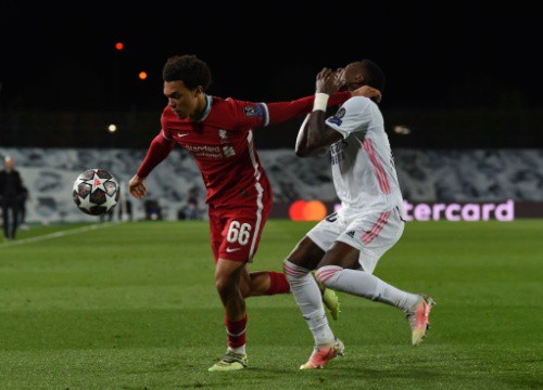 Alexander-Arnold cay cú với người hùng của Real Madrid