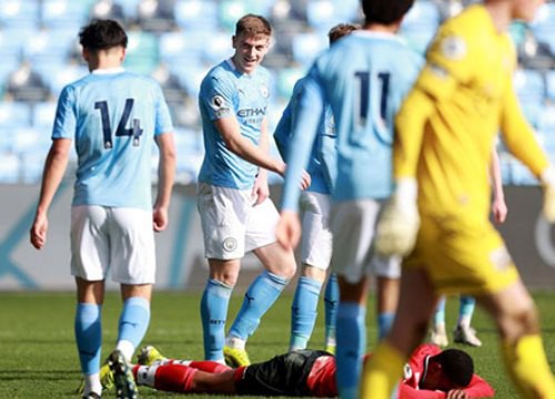 Bị Real nhăm nhe, Man City đôn tài năng trẻ Liam Delap lên đội 1