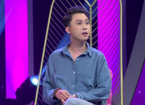 Chàng nhà văn thẳng thừng nhắc chuyện chăn gối tại show tỏ tình khiến Han Sara "ngượng chín mặt"