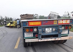 Container rụng mất cabin sau khi tông vào đuôi xe tải, hiện trường vụ tai nạn khiến người chứng kiến rùng mình