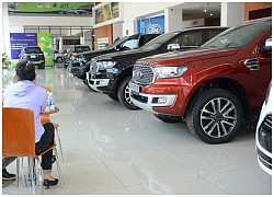 Ford Ranger nhập từ Thái Lan khan hàng, đại lý tung chiêu 'bán bia kèm lạc'