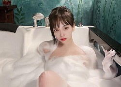 Hết livestream nhảy sexy rồi lại làm clip tắm bồn gợi cảm, nữ streamer "hào phóng" khoe vòng một phồn thực với người xem