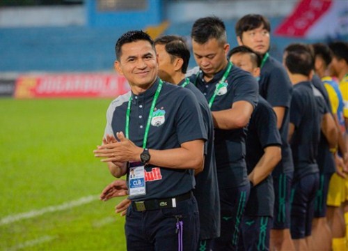 HLV Kiatisak: 'HAGL không sợ đội nào ở V-League'; Tuyển Việt Nam giữ vững vị trí dẫn đầu khu vực