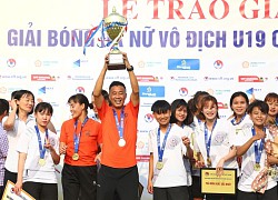 HLV U19 TKS Việt Nam vui mừng sau chức vô địch U19 nữ Quốc gia