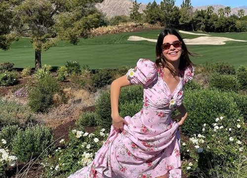 Kendall Jenner xóa bài đăng mặc váy đẹp hơn Selena Gomez