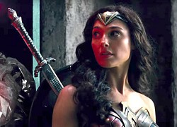 Lộ chuyện Gal Gadot bị đạo diễn Justice League "bắt phải câm miệng", sỉ nhục sau phốt "nhốt vào phòng kín"