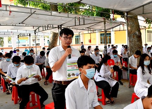 Tư vấn tuyển sinh quân sự cho học sinh thành phố Châu Đốc