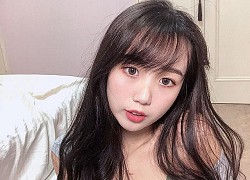 Xuất hiện cô giáo hot girl cực phẩm, lên sóng dạy bảng chữ cái tiếng Anh mà hút cả ngàn người theo dõi