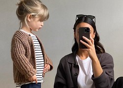 Bà mẹ 25 tuổi phối đồ đẹp cùng con gái