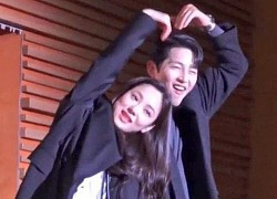 Bằng chứng Song Joong Ki đang muốn có bồ: Chủ động đút đồ ăn cho nữ chính đóng cùng, "đàng gái" đáp lễ còn bạo hơn?
