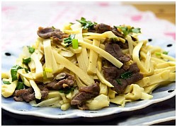 Cách làm bắp bò xào măng tươi đơn giản ngon miệng