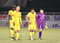 HLV Phạm Minh Đức ngao ngán khi ngoại binh Hà Tĩnh đá quá kém