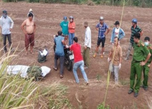 Lao xuống vệ đường, nam thanh niên bị xe máy đè tử vong