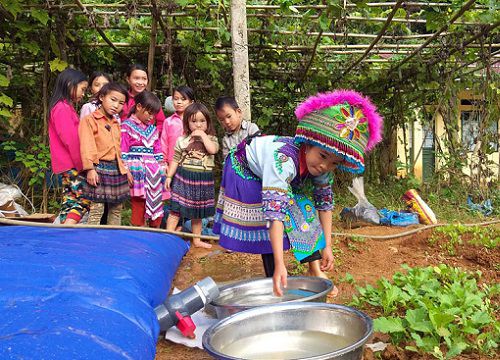 Mong nước cho những ngôi trường "vùng khát"