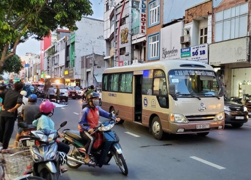 Người đàn ông tử vong sau cú tông vào đuôi ô tô đưa rước nhân viên