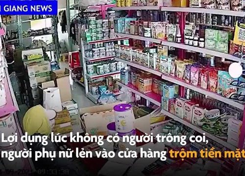 Người phụ nữ vào cửa hàng tạp hoá trộm tiền