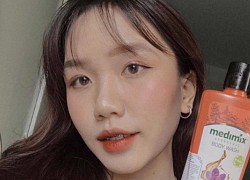Học lỏm bí kíp hữu hiệu đánh bay mụn và thâm cơ thể của các hotgirl hè này