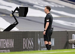 Trọng tài lạm dụng VAR, tước oan bàn thắng của Man Utd?