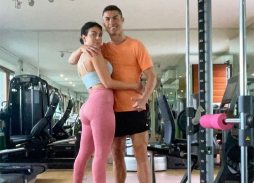 C. Ronaldo ôm bạn gái trong phòng gym