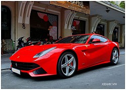 Ferrari F12 Berlinetta độ ống xả &#8220;hàng thửa&#8221;, đỏ rực phố Sài Gòn