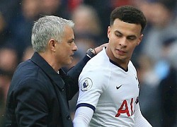 Giữa biển lửa, Mourinho bị học trò &#8220;tiếp sức&#8221; đẩy ra đường