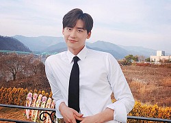 Lee Jong Suk bị &#8220;bóc trần&#8221; đang hẹn hò mỹ nhân &#8220;Itaewon Class&#8221; Kwon Nara, còn tặng siêu xe hẳn hoi?