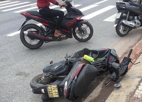 Nam thanh niên đi xe máy "tốc độ bàn thờ" tông trúng cột điện rồi bay lên không trung, khoảnh khắc xuất hiện trong camera khiến ai nấy kinh hãi