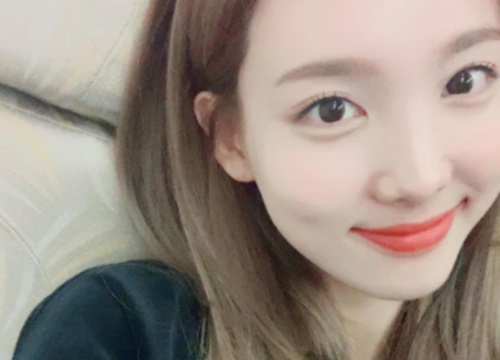 Netizen Hàn phát hoảng vì ảnh mới của Nayeon (TWICE): Lỗi tại điệu cười hay lớp makeup "phản chủ"?