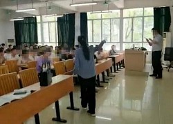 Người phụ nữ xông vào giảng đường làm loạn, tố bị nam giáo viên &#8220;hạ thuốc&#8221; để giở trò xằng bậy