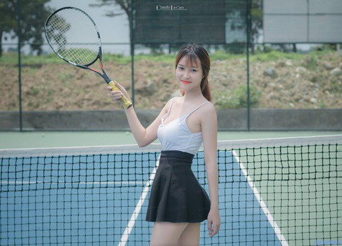 "Nhức mắt" thời trang thiếu vải của các mỹ nhân trên sân tennis