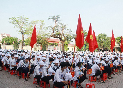 Trường Cẩm Bình (Hà Tĩnh) tuyên dương GV, HS giỏi, hướng tới kỷ niệm 50 năm thành lập