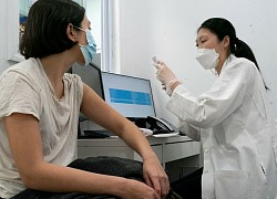 Vaccine Moderna hiệu quả 90% trong sáu tháng