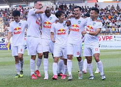 Văn Toàn cho các tiền đạo ngoại ở V.League "hít khói" trong ngày sinh nhật