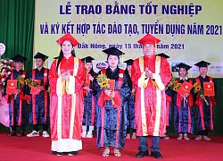 Trường Cao đẳng Cộng đồng Đắk Nông trao bằng tốt nghiệp cho 74 tân khoa khóa đầu tiên