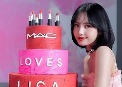 Đến lượt Lisa đăng ảnh selfie với chiếc gương đắt giá y chang Jisoo, hoá ra đây quà tặng