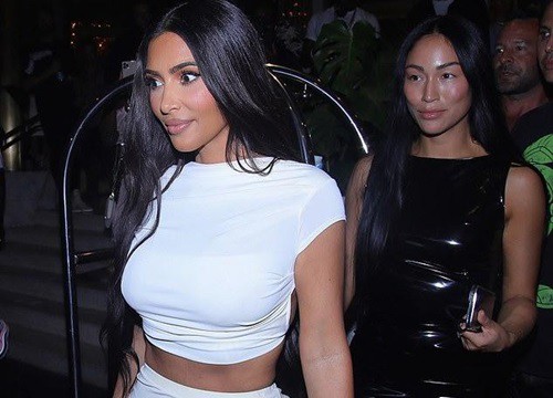 Kim Kardashian sau thành tỷ phú USD, nhan sắc thăng hạng, mặc ngày càng sexy 'khó cưỡng'