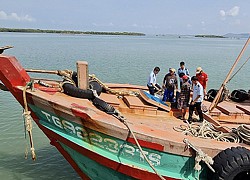 Phát hiện 2 tàu đánh cá chở đầy dầu DO nghi nhập lậu